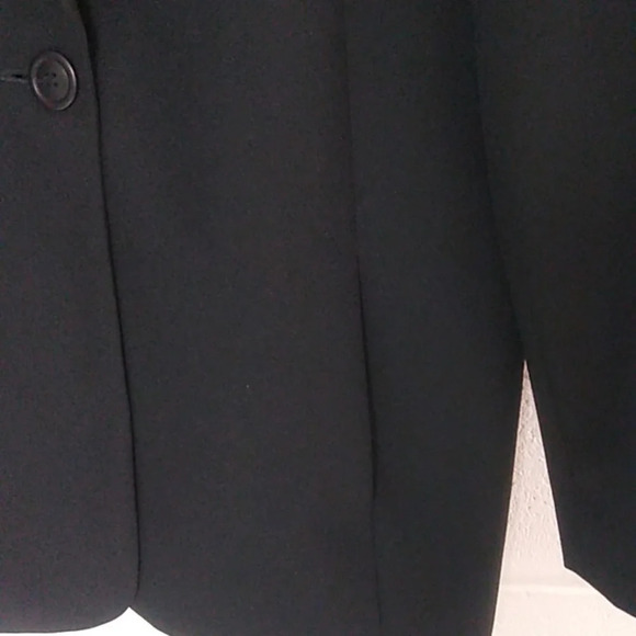 LIZ BAKER 1 BUTTON, CLEAN STRAIGHT LINE, HIDDEN SEAM POCKETS, CAREER BLAZER - Picture 3 of 6